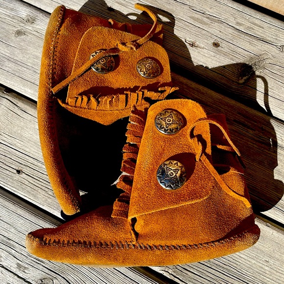 Minnetonka Moccasin Booties - Picture 3 of 5